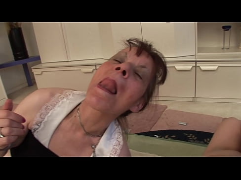 ❤️ Zwei Großmütter und ein Großvater haben einen Dreier ❤ Porn video bei de.xxxdesichudai.ru ️❤