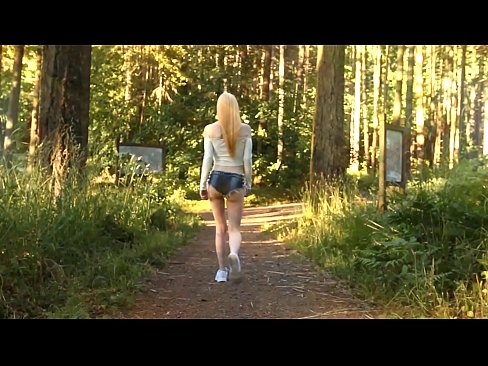 ❤️ Schöne Frau bewegt sich langsam, nicht nackt Video ❤ Porn video bei de.xxxdesichudai.ru ️❤