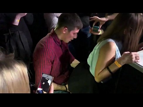 ❤️ Echter Sex in einem russischen Nachtclub. 18-jährige russische Mädchen in den Anus und Vagina gefickt in einem Nachtclub ❤ Porn video bei de.xxxdesichudai.ru ️❤