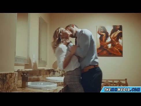 ❤️ Wenn eine vollbusige Blondine dich in einer öffentlichen Toilette verführt ❤ Porn video bei de.xxxdesichudai.ru ️❤